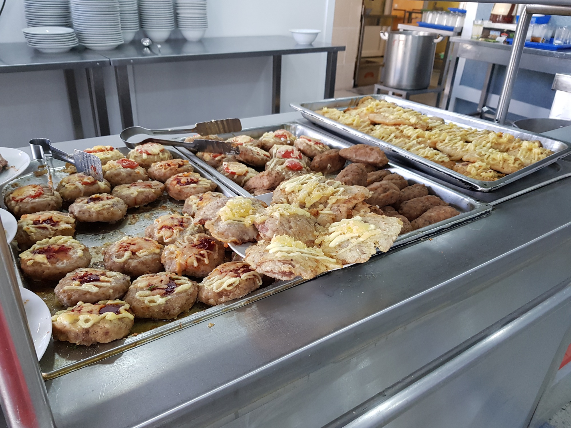 Diet food at the dispensing point of the social canteen closeup, close-up, close up